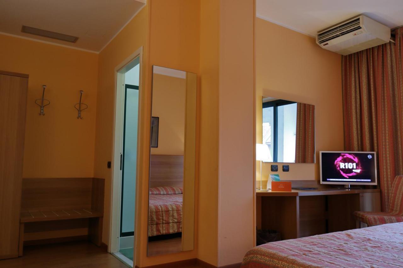 Hotel Romanisio Fossano Exterior photo