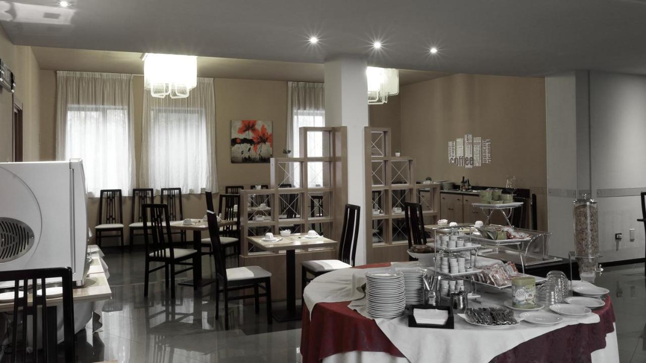Hotel Romanisio Fossano Exterior photo